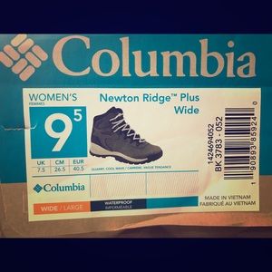 Columbia Woman’s 9.5 Waterproof Hiking Boots